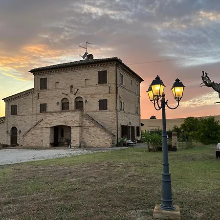 Casale Di Campagna * 몬테산기우스토